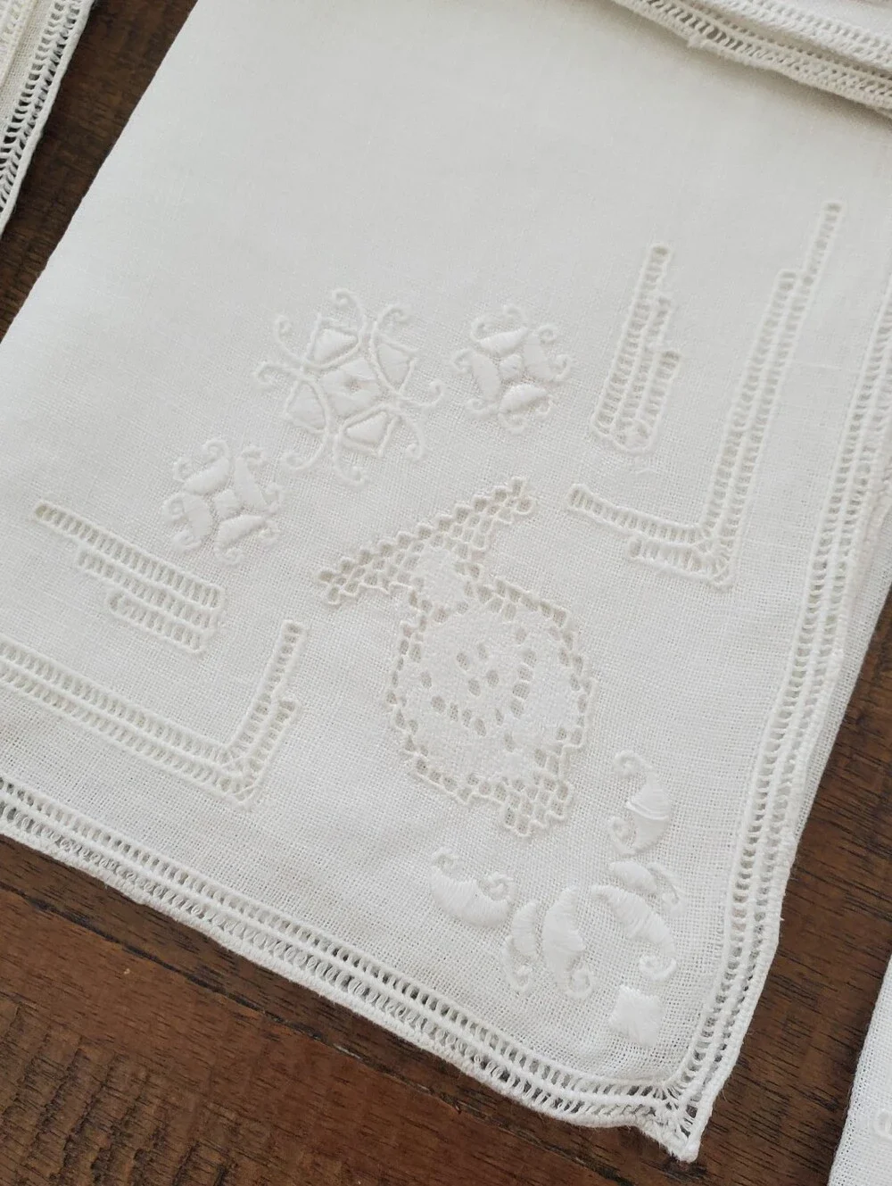 Vtg Madeira Linen Hand Embroidered Intricate Cutwork Tablecloth+12 Napkins White